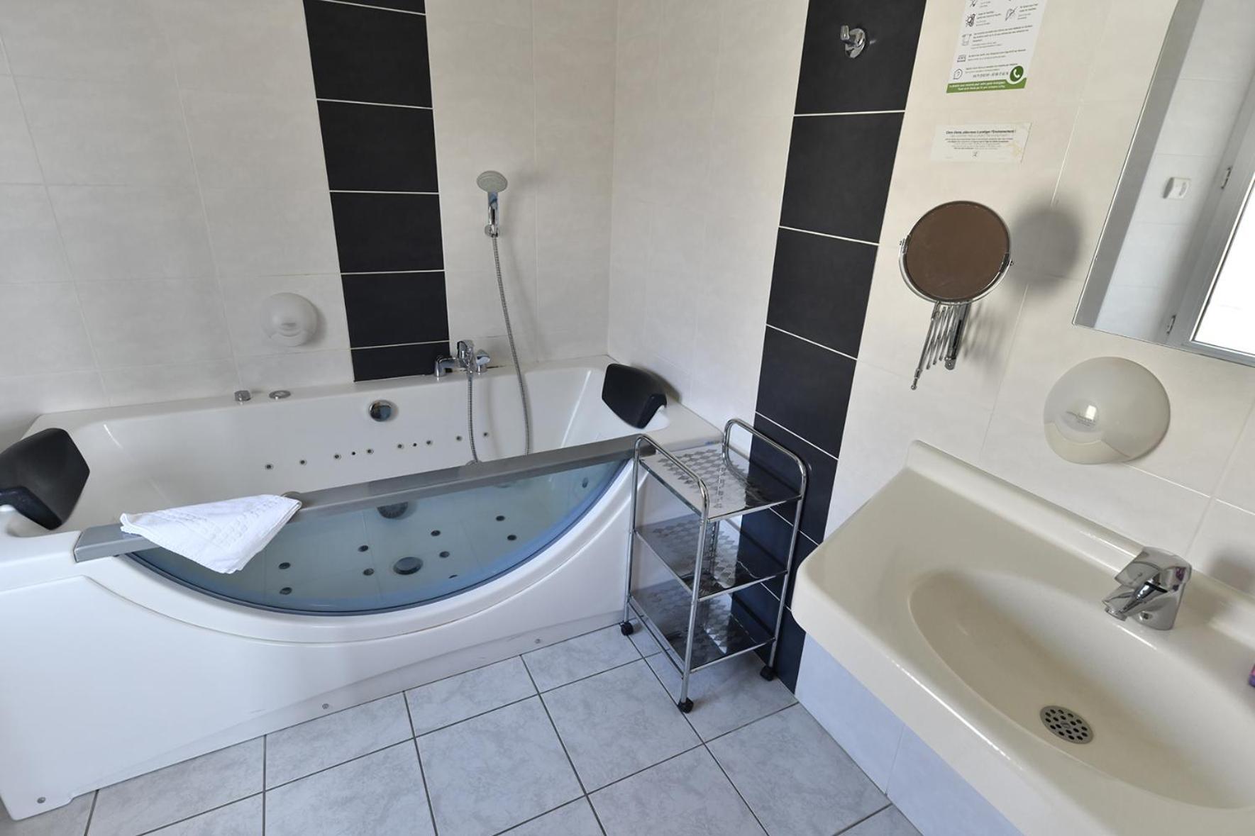 Hostellerie Du Cantal Murat  Exterior photo