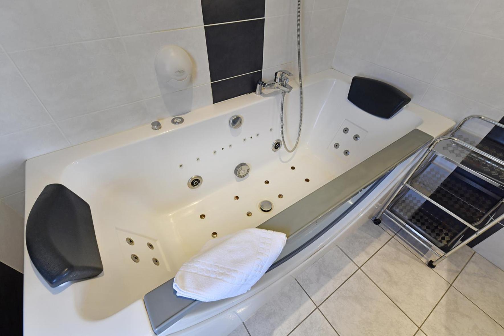 Hostellerie Du Cantal Murat  Exterior photo
